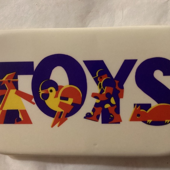 Vintage 1992 ROBIN WILLIAMS TOYS Movie Promo Pin Button Badge Pinback - Picture 4 of 4